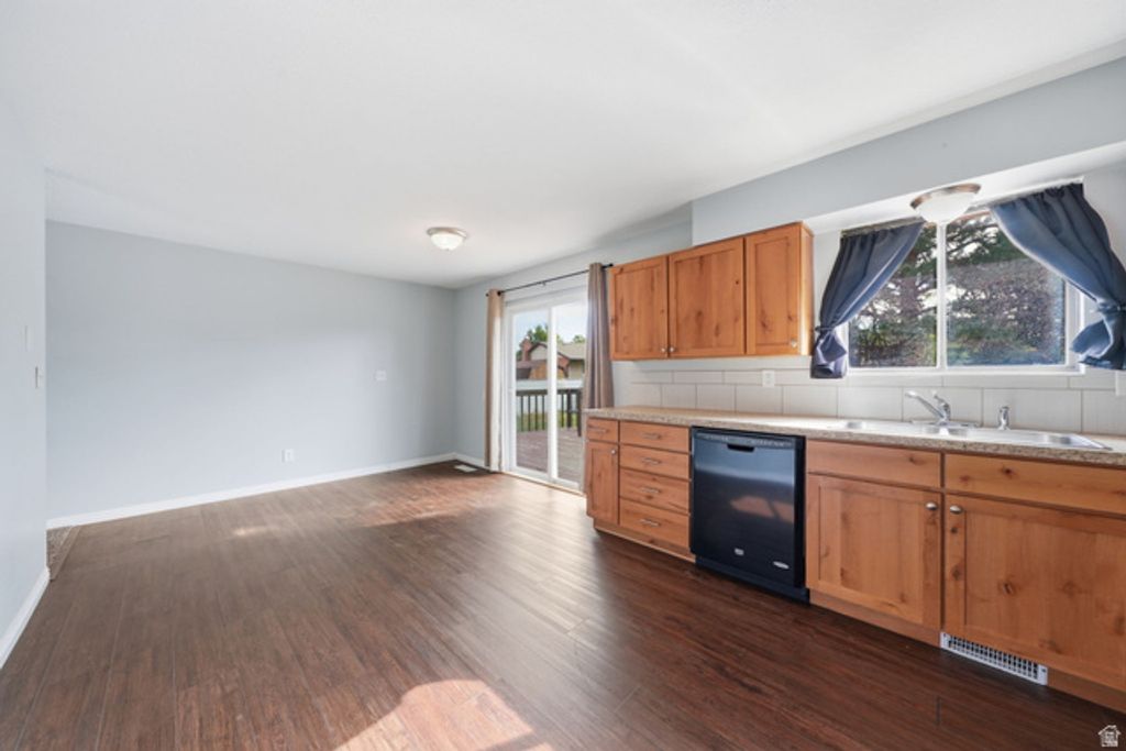 755 BARLOW ST, Clearfield, UT 84015 — photo 5
