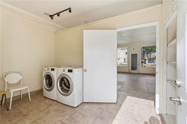 2048 W Florence, Los Angeles, CA 90047