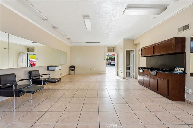 2048 W Florence, Los Angeles, CA 90047