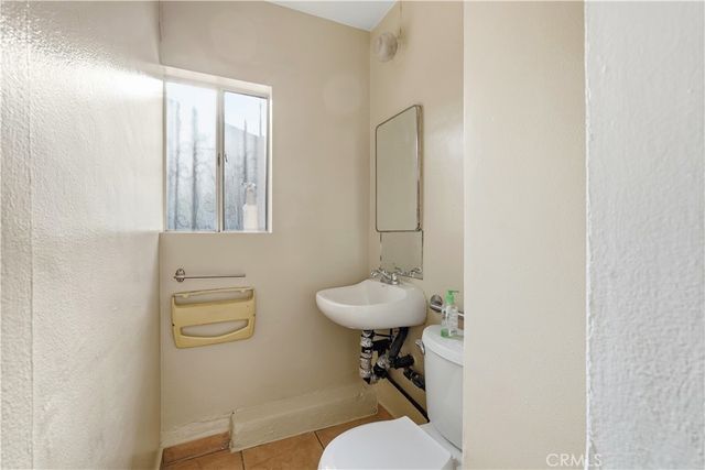 2048 W Florence, Los Angeles, CA 90047