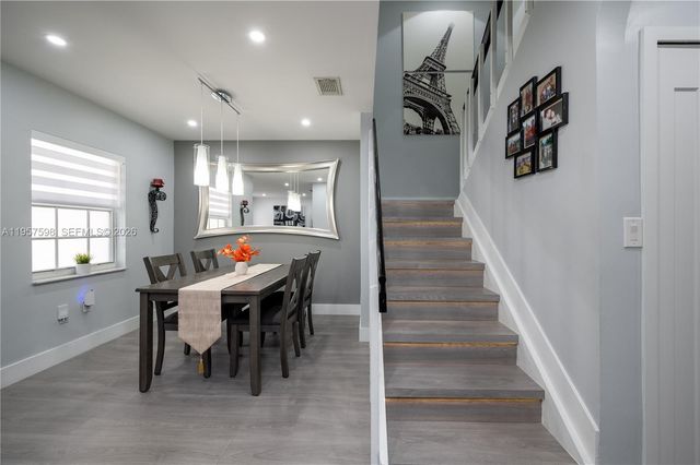 15863 SW 71st St, Miami, FL 33193