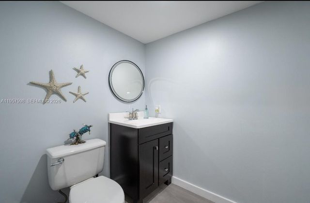 15863 SW 71st St, Miami, FL 33193