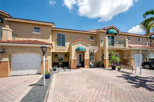 15863 SW 71st St, Miami, FL 33193