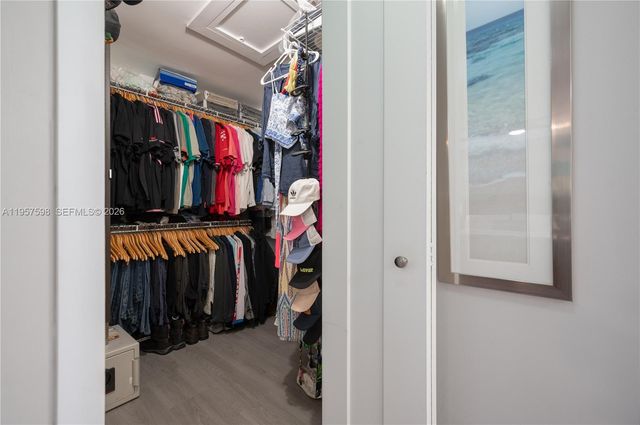 15863 SW 71st St, Miami, FL 33193