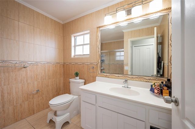 15863 SW 71st St, Miami, FL 33193