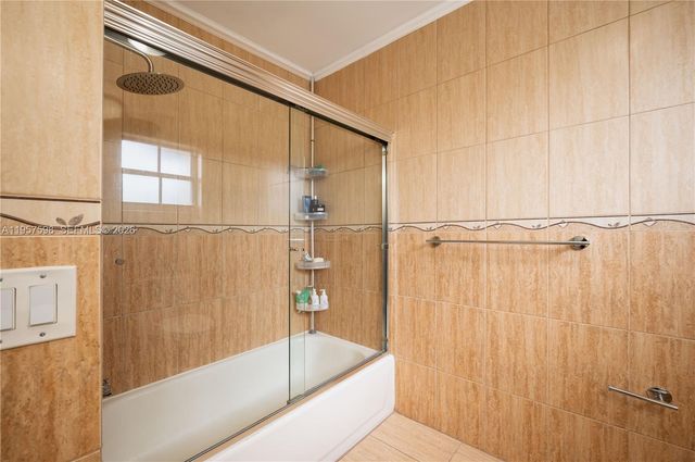 15863 SW 71st St, Miami, FL 33193