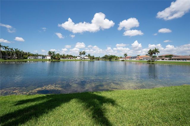 15863 SW 71st St, Miami, FL 33193