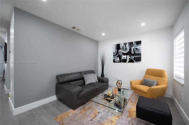 15863 SW 71st St, Miami, FL 33193