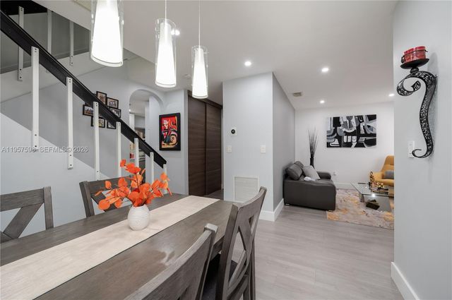 15863 SW 71st St, Miami, FL 33193