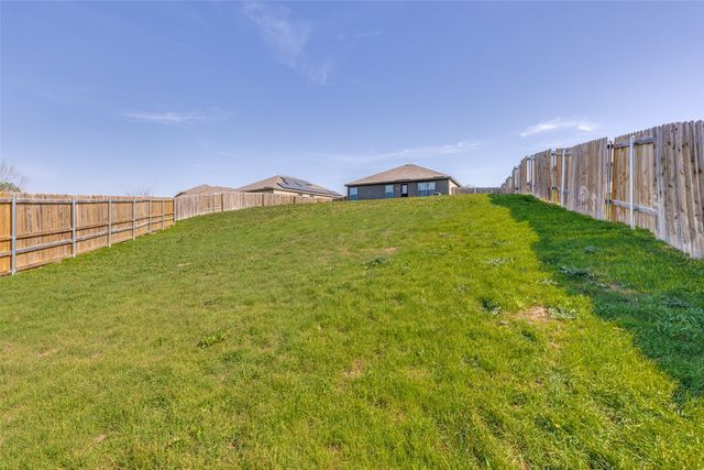 144 Barbwire Way, Newark, TX 76071