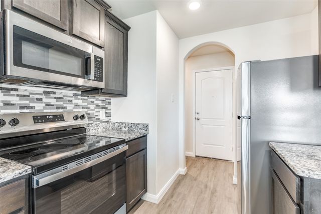 144 Barbwire Way, Newark, TX 76071