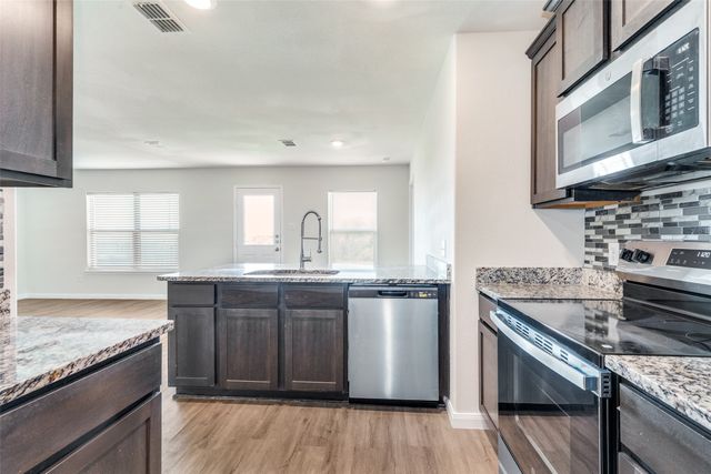 144 Barbwire Way, Newark, TX 76071