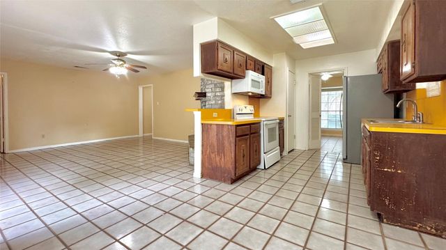 6930 Addicks Clodine Road, Houston, TX 77083
