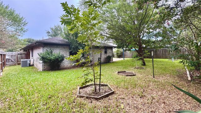 6930 Addicks Clodine Road, Houston, TX 77083