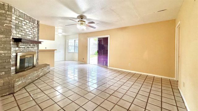 6930 Addicks Clodine Road, Houston, TX 77083