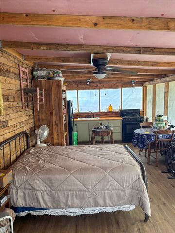 1413 CR 2108, Hooks, TX 75561