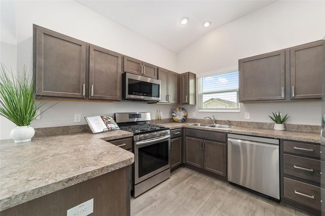 6082 BUDNY AVENUE, The Villages, FL 32163