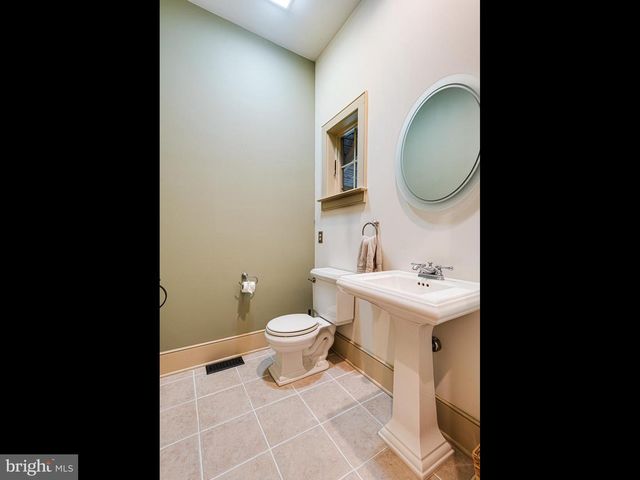 258 BOLLINGER RD, Elverson, PA 19520