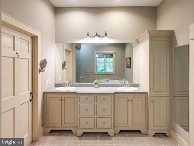 258 BOLLINGER RD, Elverson, PA 19520