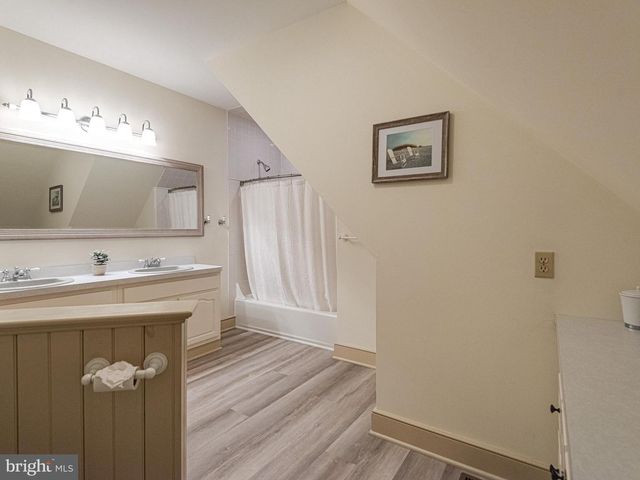 258 BOLLINGER RD, Elverson, PA 19520