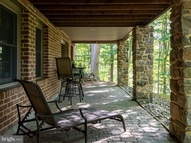 258 BOLLINGER RD, Elverson, PA 19520