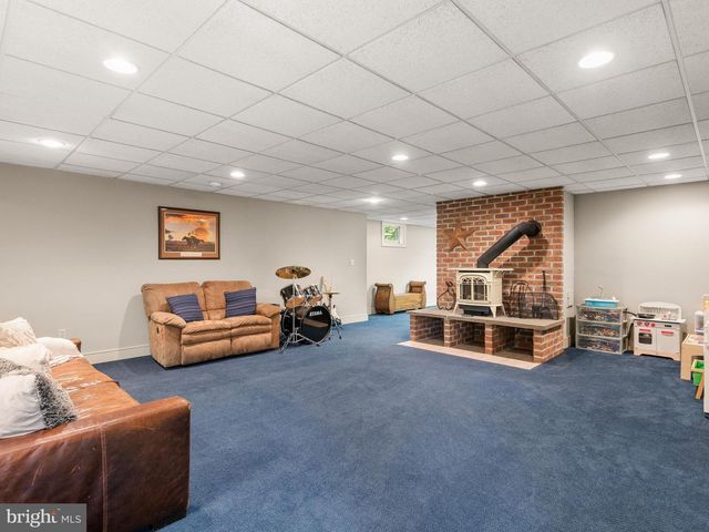 258 BOLLINGER RD, Elverson, PA 19520