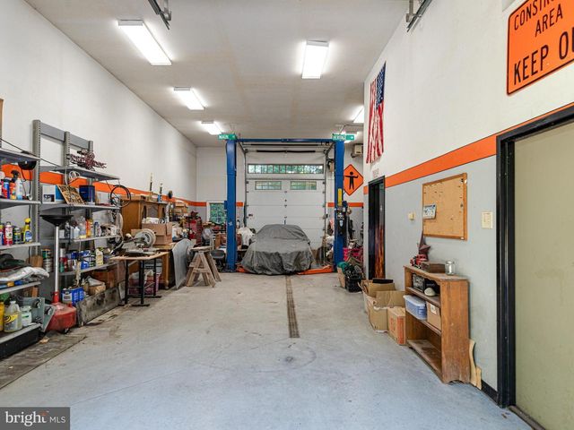258 BOLLINGER RD, Elverson, PA 19520