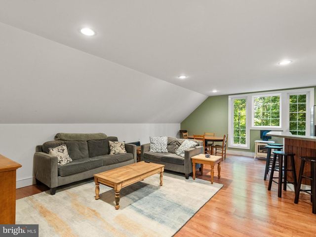 258 BOLLINGER RD, Elverson, PA 19520