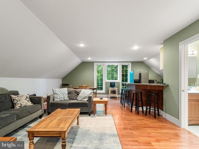 258 BOLLINGER RD, Elverson, PA 19520