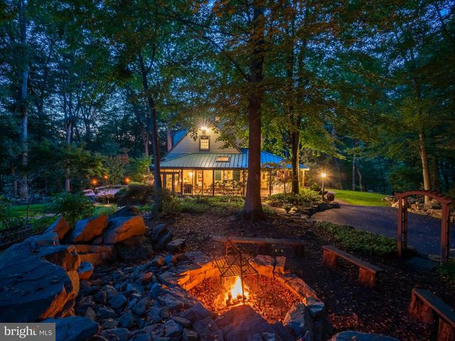 258 BOLLINGER RD, Elverson, PA 19520