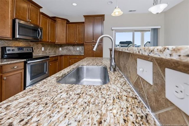 1629 Seattle Slew Lane, Hope Mills, NC 28348