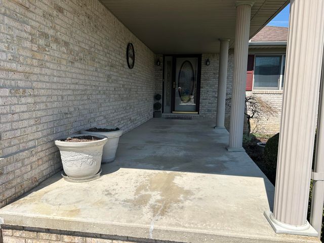 15972 Petros Drive, Rockwood, MI 48173