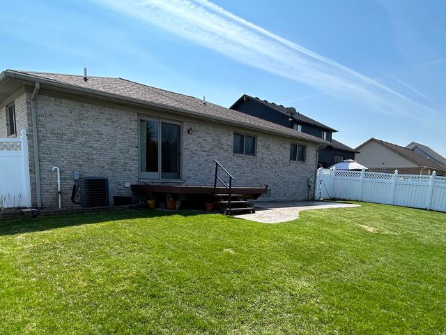 15972 Petros Drive, Rockwood, MI 48173