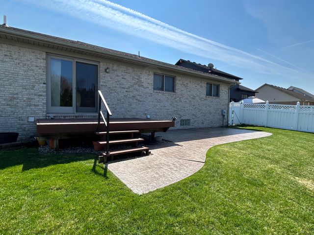 15972 Petros Drive, Rockwood, MI 48173