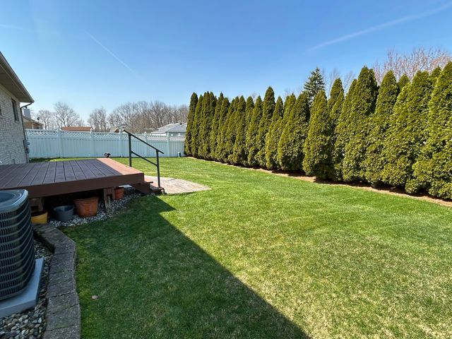 15972 Petros Drive, Rockwood, MI 48173
