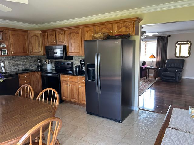 15972 Petros Drive, Rockwood, MI 48173