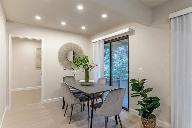 20812 4th Street 6, Saratoga, CA 95070