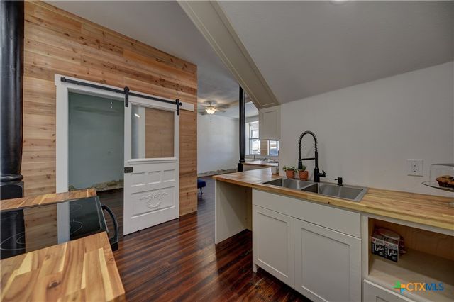 103 N Main B, Moulton, TX 77975