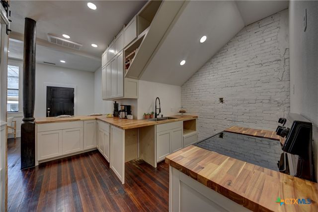 103 N Main B, Moulton, TX 77975