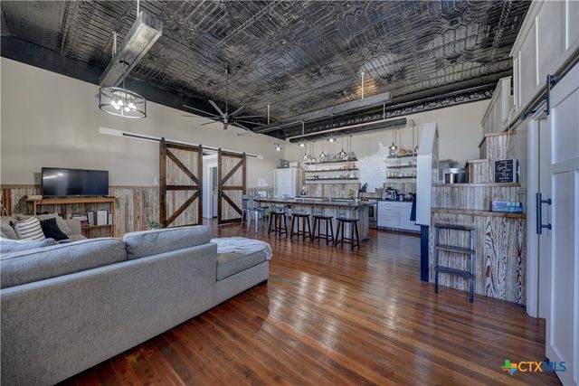 103 N Main B, Moulton, TX 77975