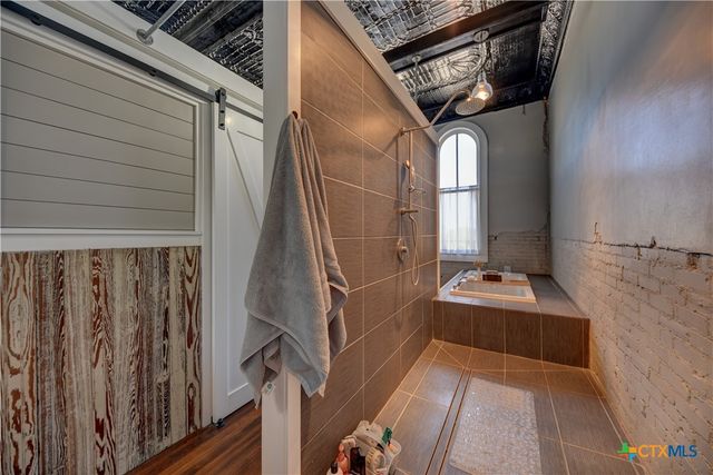 103 N Main B, Moulton, TX 77975