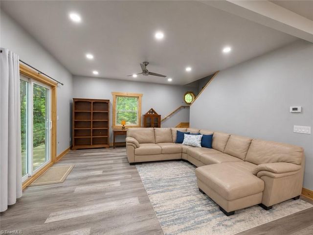 74 Forest Lane, Ennice, NC 28623
