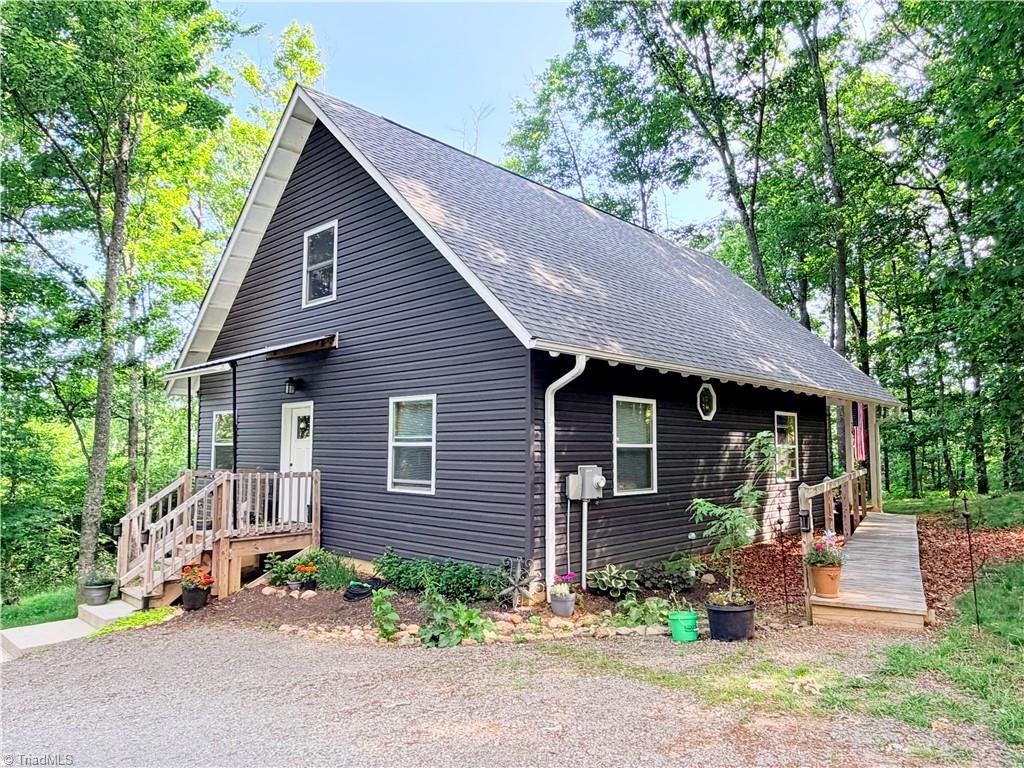 74 Forest Lane, Ennice, NC 28623