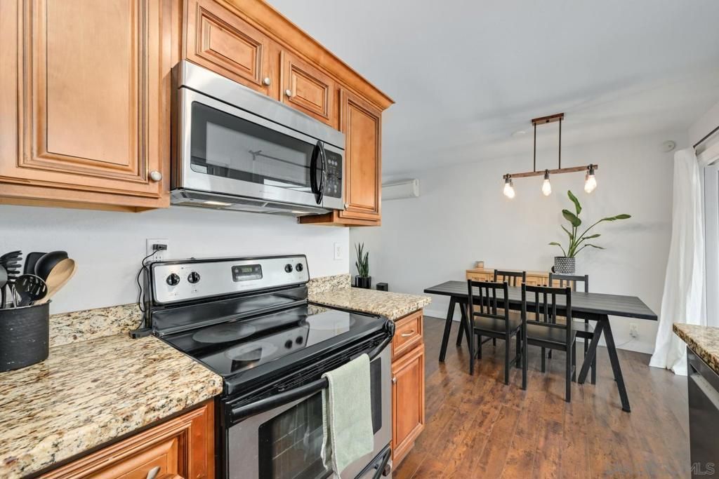 Image 10 of property listing at 1242 River Glen Row 40, San Diego, CA 92111