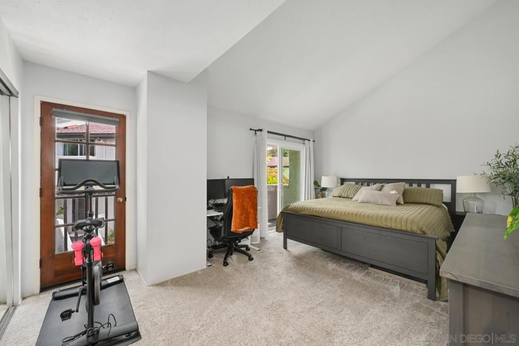Image 14 of property listing at 1242 River Glen Row 40, San Diego, CA 92111