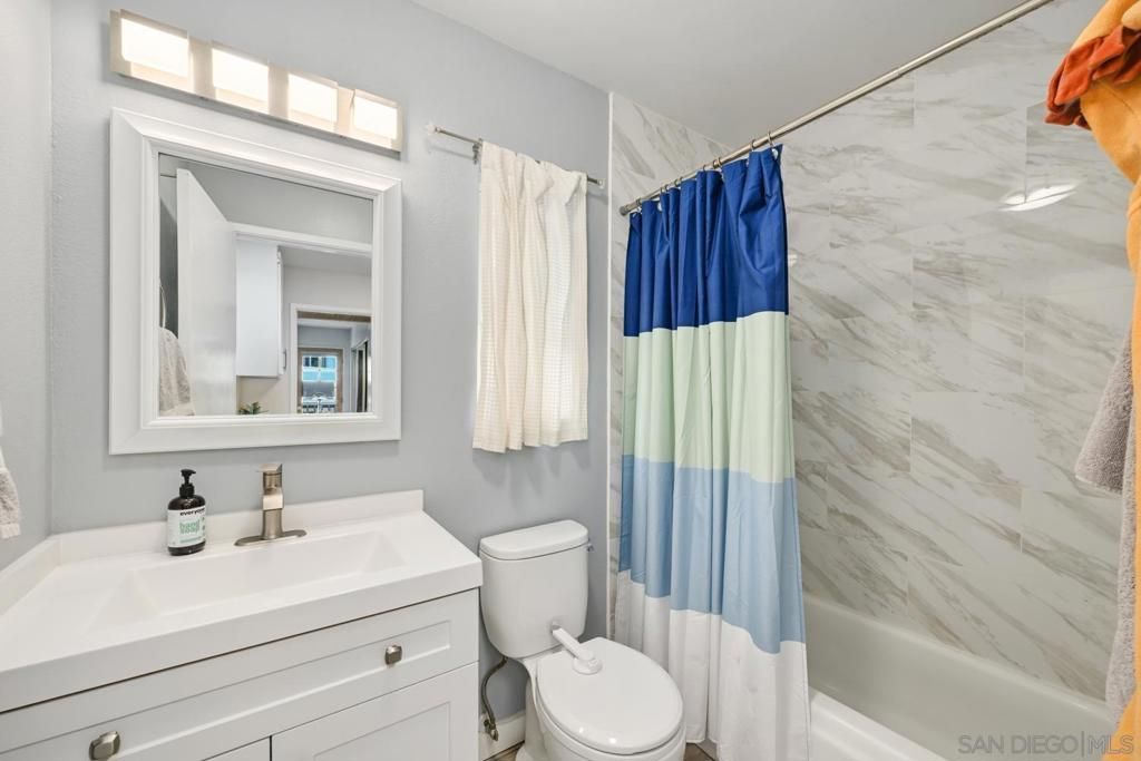 Image 15 of property listing at 1242 River Glen Row 40, San Diego, CA 92111