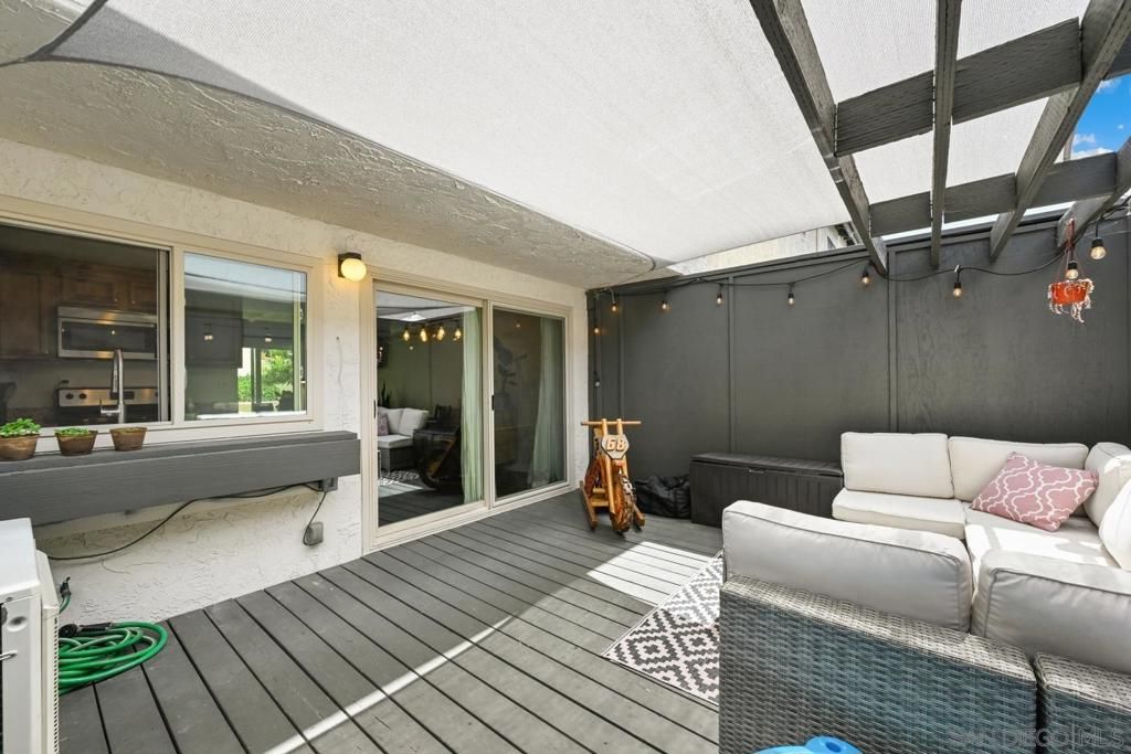 Image 18 of property listing at 1242 River Glen Row 40, San Diego, CA 92111