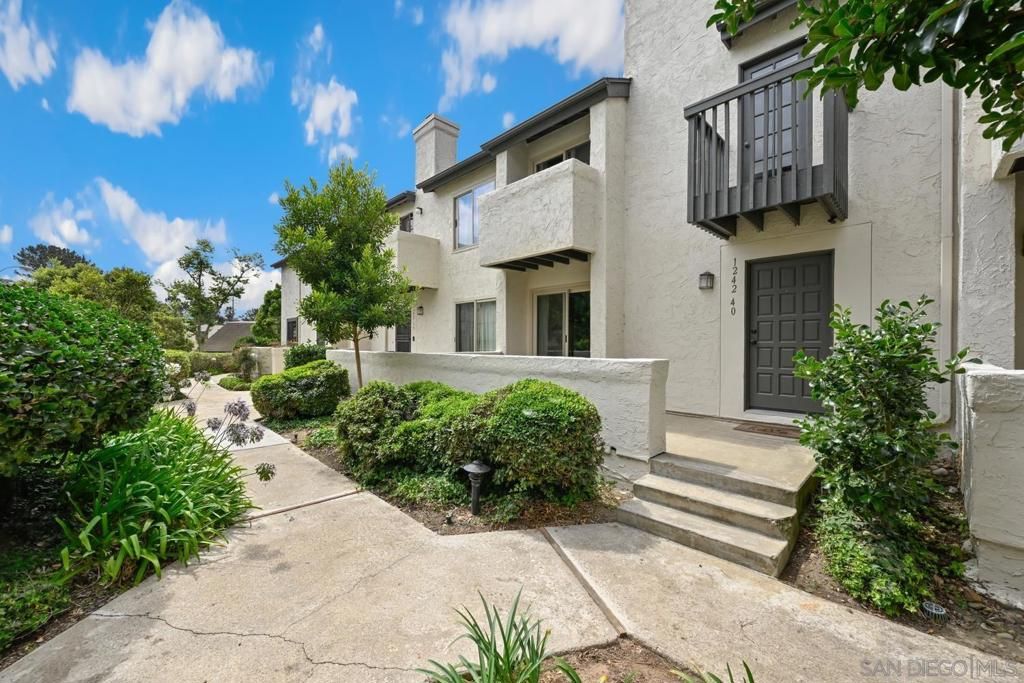 Image 2 of property listing at 1242 River Glen Row 40, San Diego, CA 92111