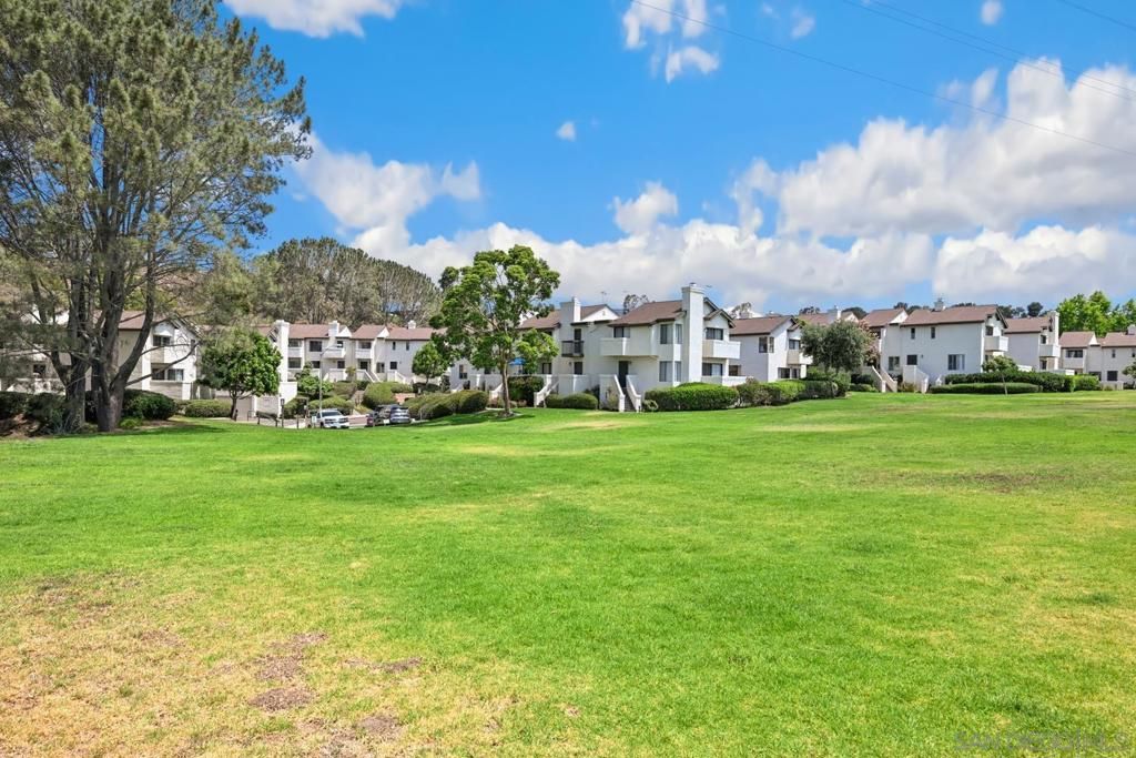 Image 27 of property listing at 1242 River Glen Row 40, San Diego, CA 92111