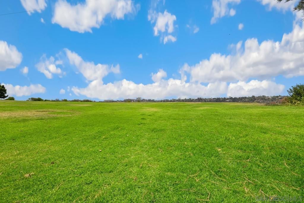 Image 28 of property listing at 1242 River Glen Row 40, San Diego, CA 92111